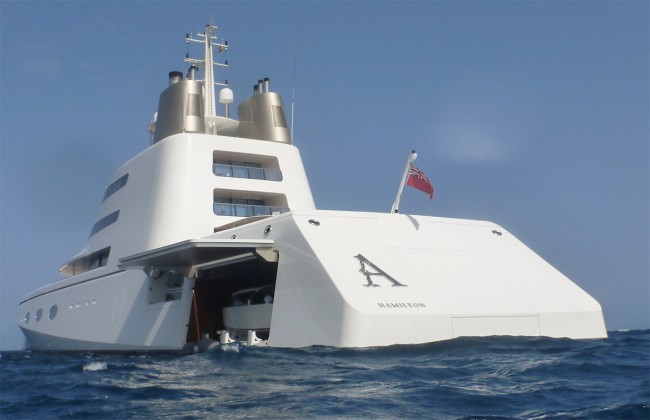 Super-Yacht-A-Puerto-Banus