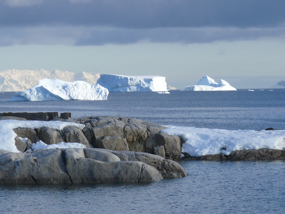 icebergs-337604_960_720