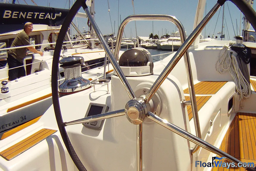 beneteau_steering_wheel_lg