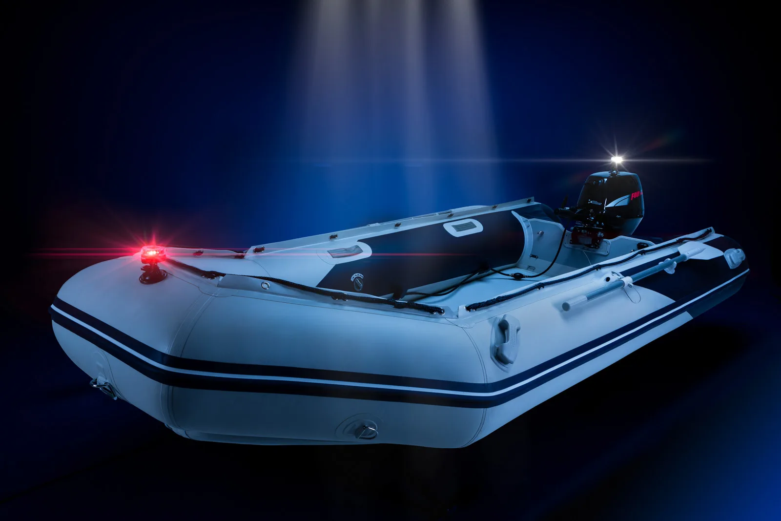 771_Navi_light_dual_kit_S_on_boat_night_02