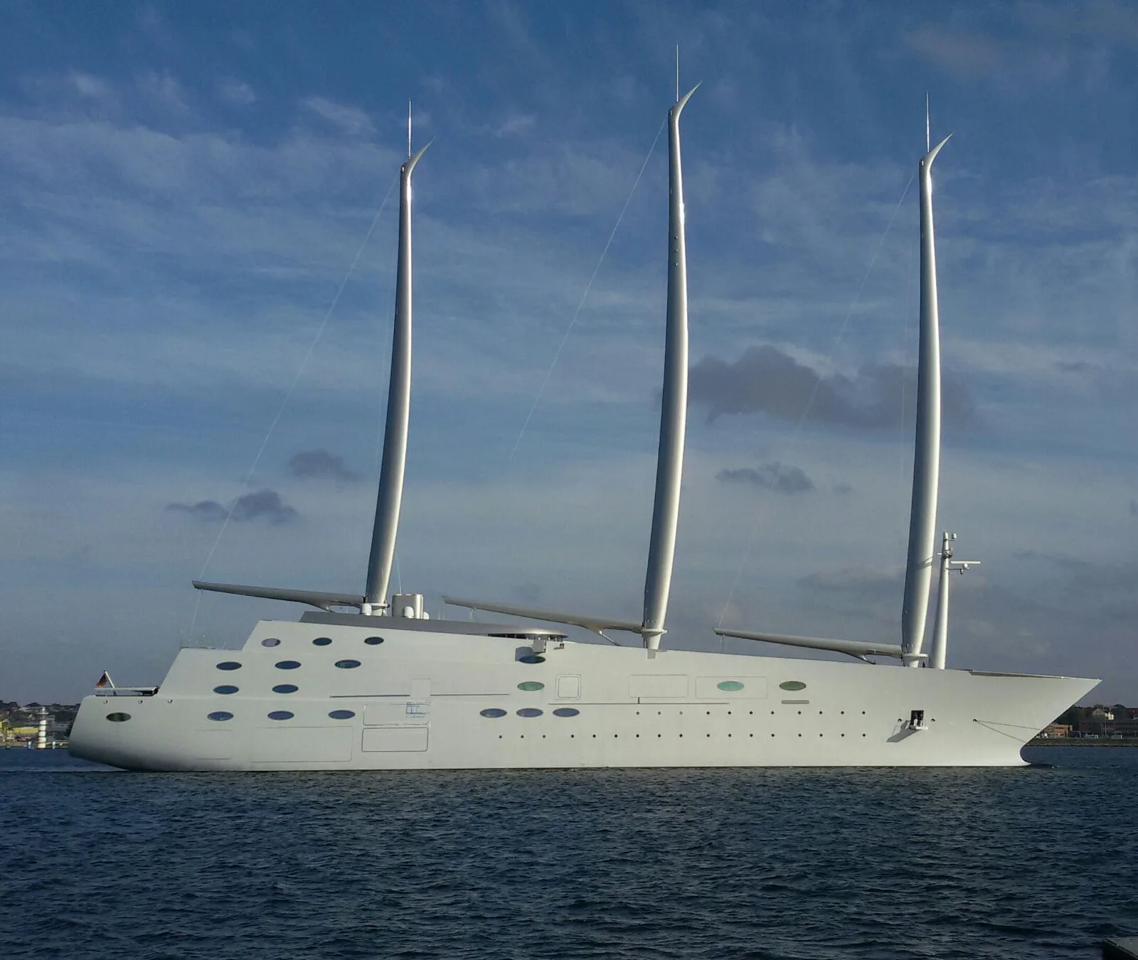 1600x1350xyacht.jpg.pagespeed.ic.Ge8QIo2bhp