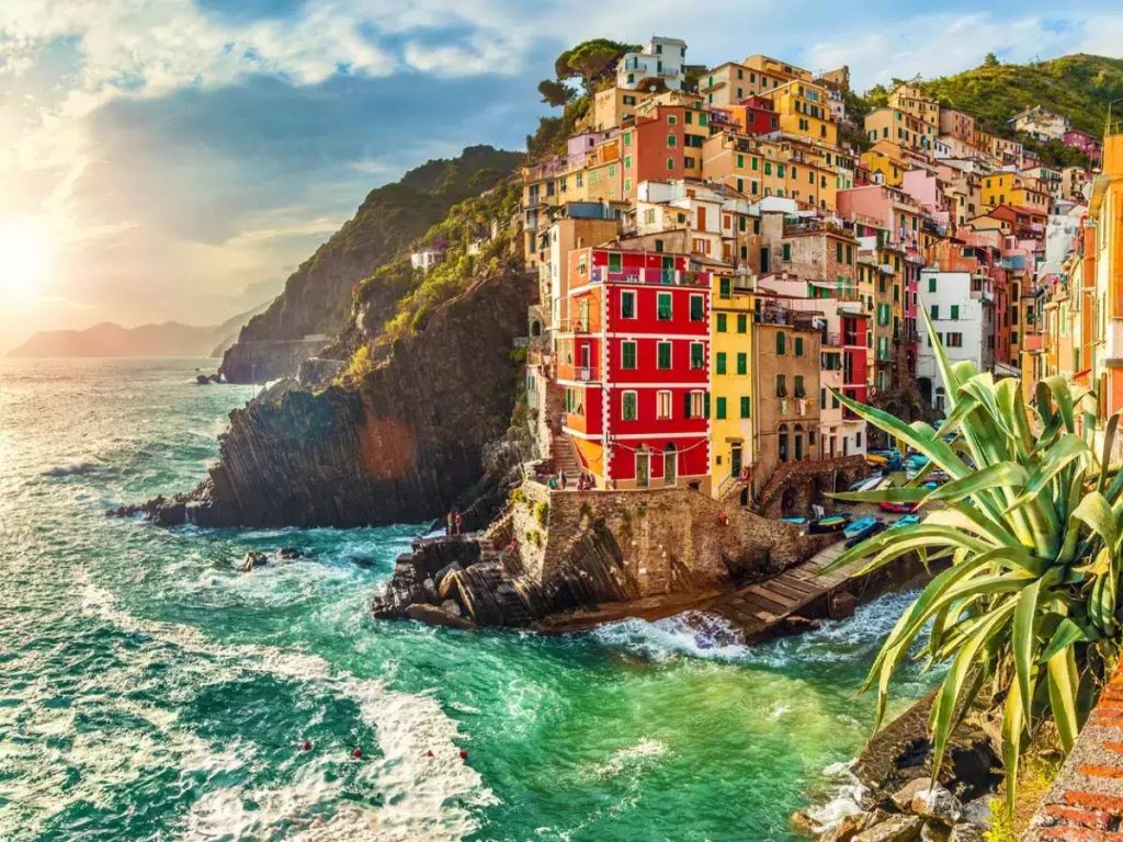 Drágább jegyekkel korlátoznák tovább a turisták számát Cinque Terre körzetében