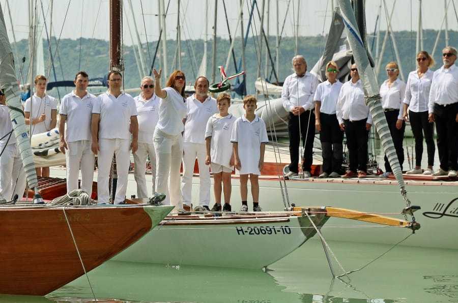 Balaton_megkoszorúzása