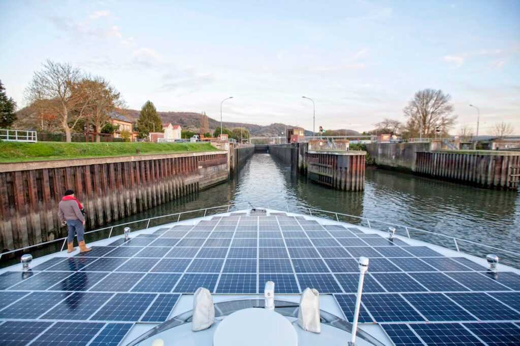 Zsilipelés a Szajnán. Fotó: Christophe Launay