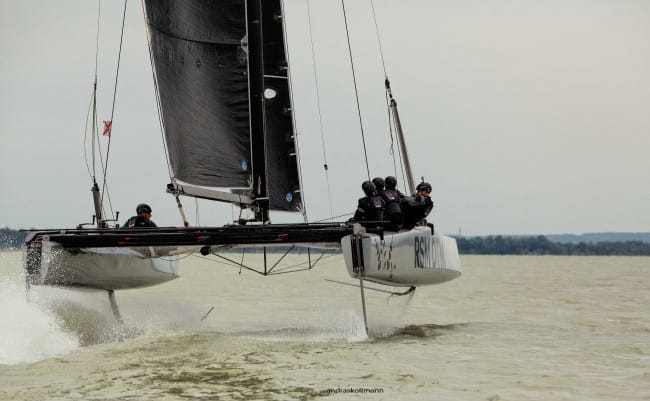 Többtestű a Balatonon