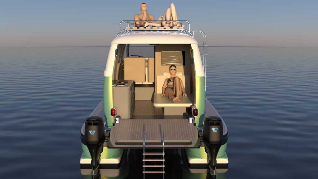 Hajón napozó lány