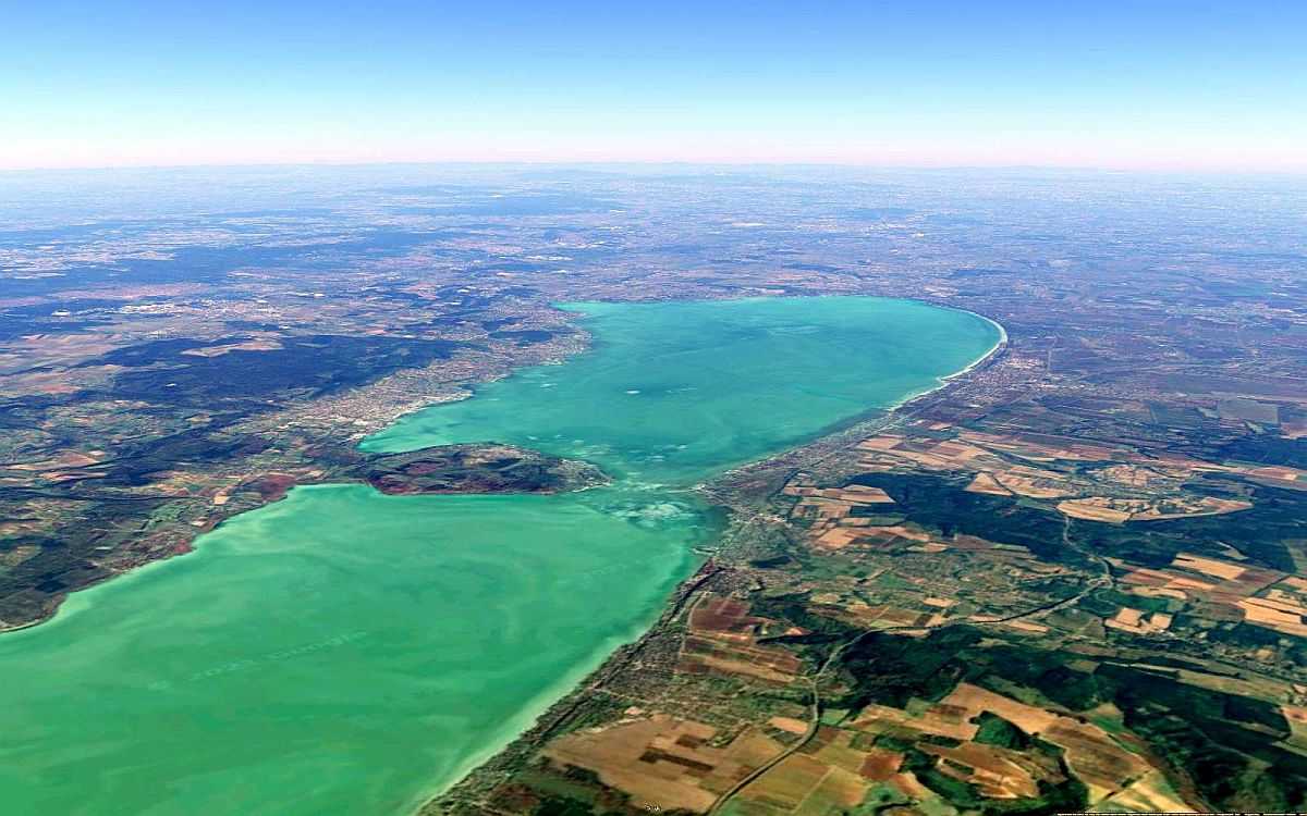 A Balaton a levegőből