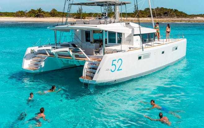 catamaranwinsout_02_fleewintercom_658