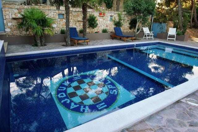 islandtourmidAdriatic_04_ferienhaus-listede_640