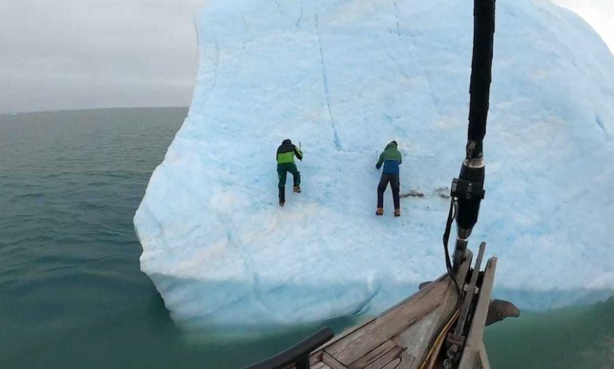 Mike Horn és Fred Roux a jéghegyen