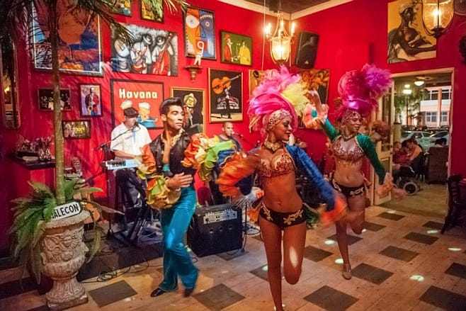 nineCaribbeanpartyplaces_08_Aruba_10bestcom_658